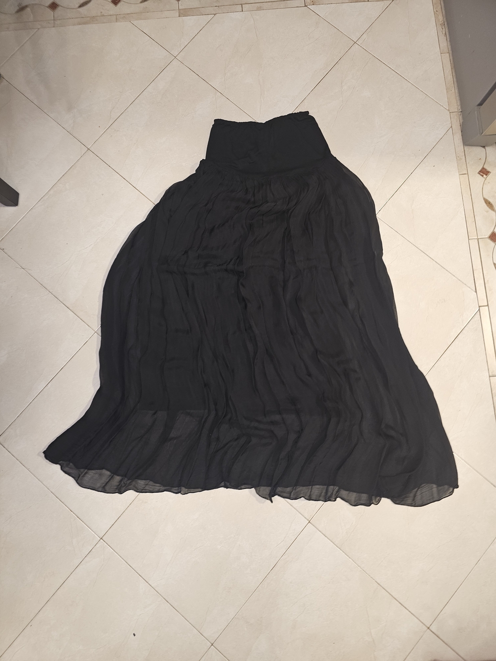 Black High-Waist Flowing Maxi Skirt